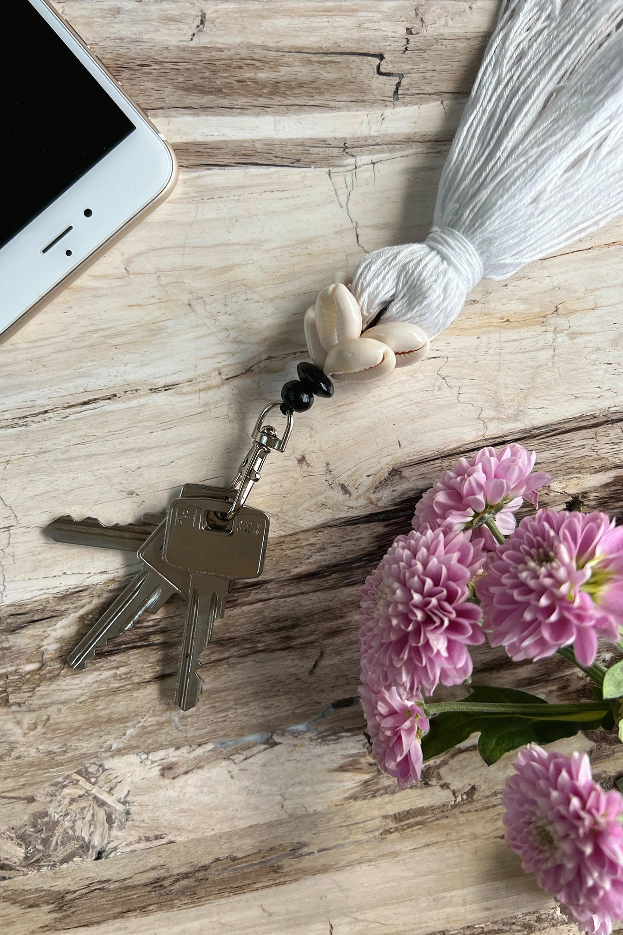 Bazar Bizar De Cowrie Tassel Sleutelhanger - Wit