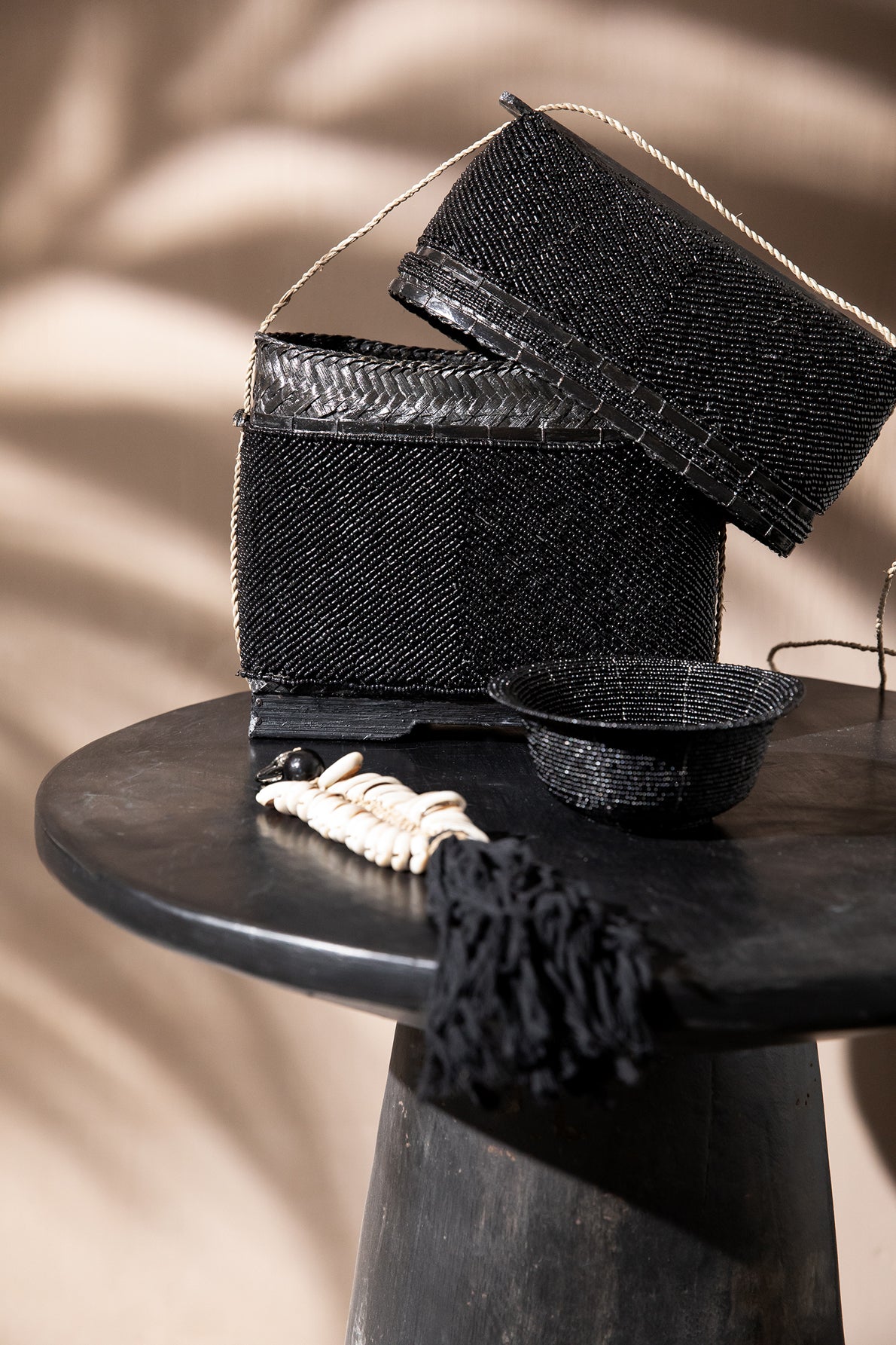 Bazar Bizar -De Beaded Kom Laag - Zwart - S