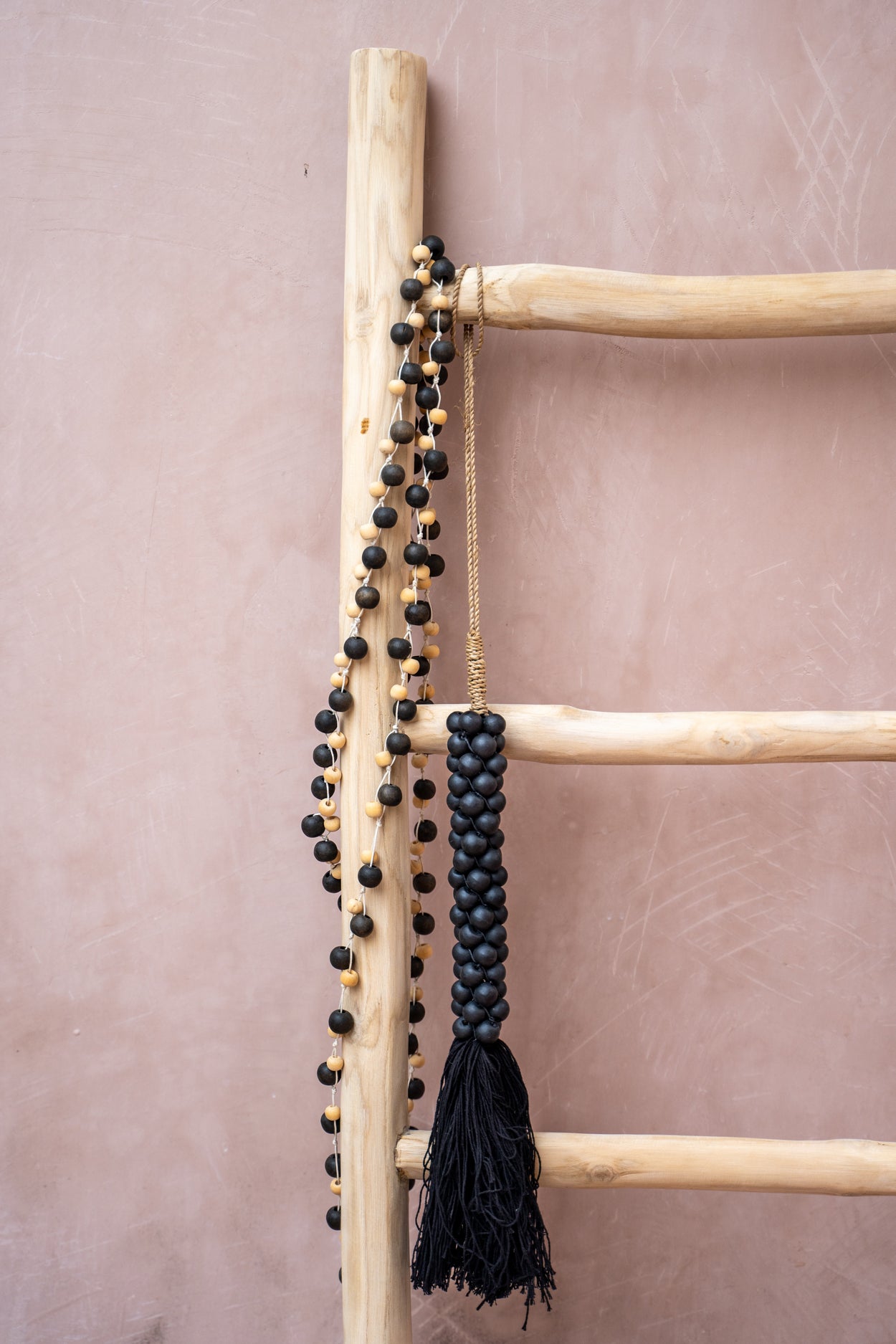 Bazar Bizar De Wooden Beads met Katoen Hangdecoratie - Zwart