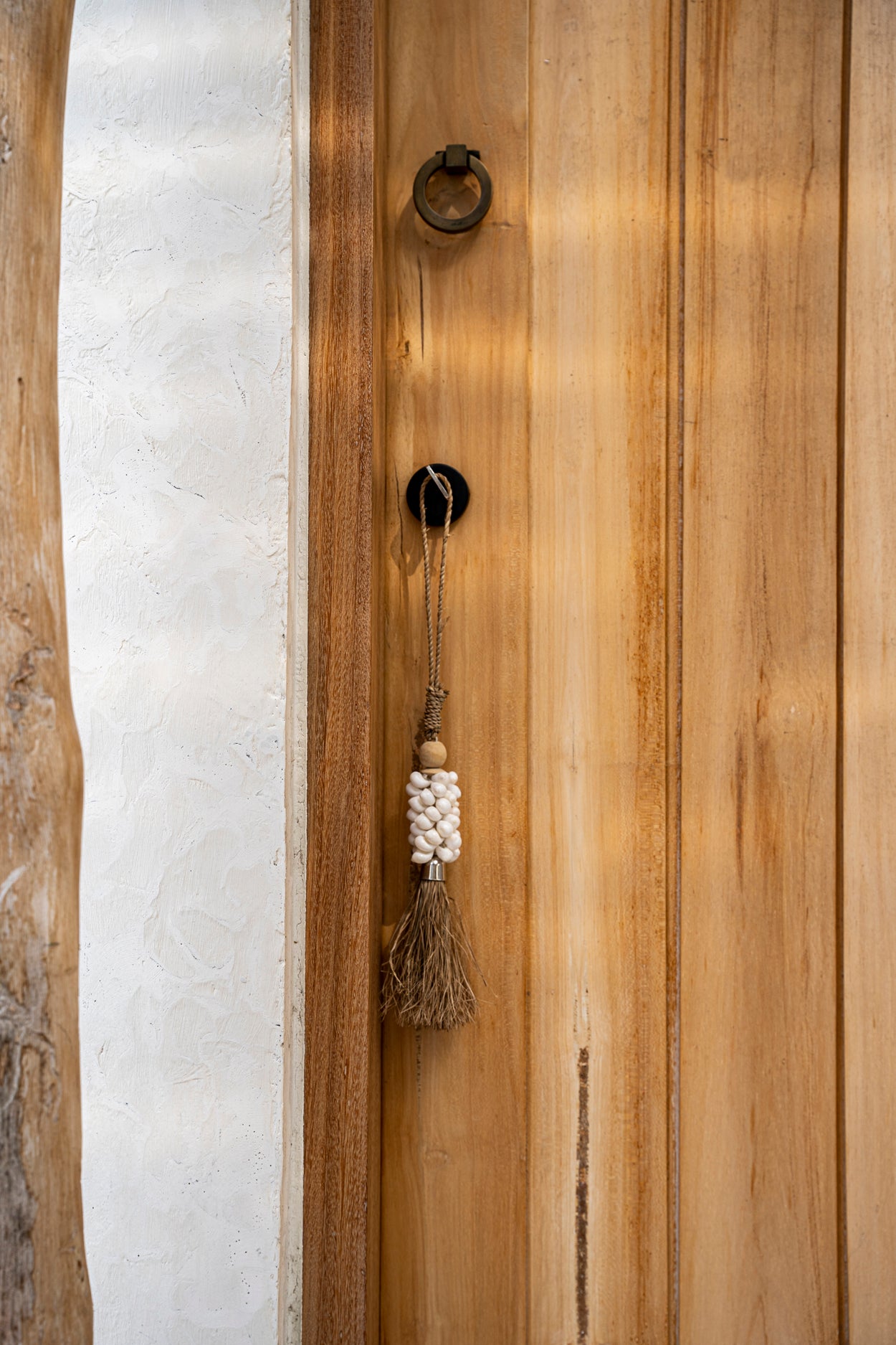 Bazar Bizar De Cowrie en Raffia Hangdecoratie