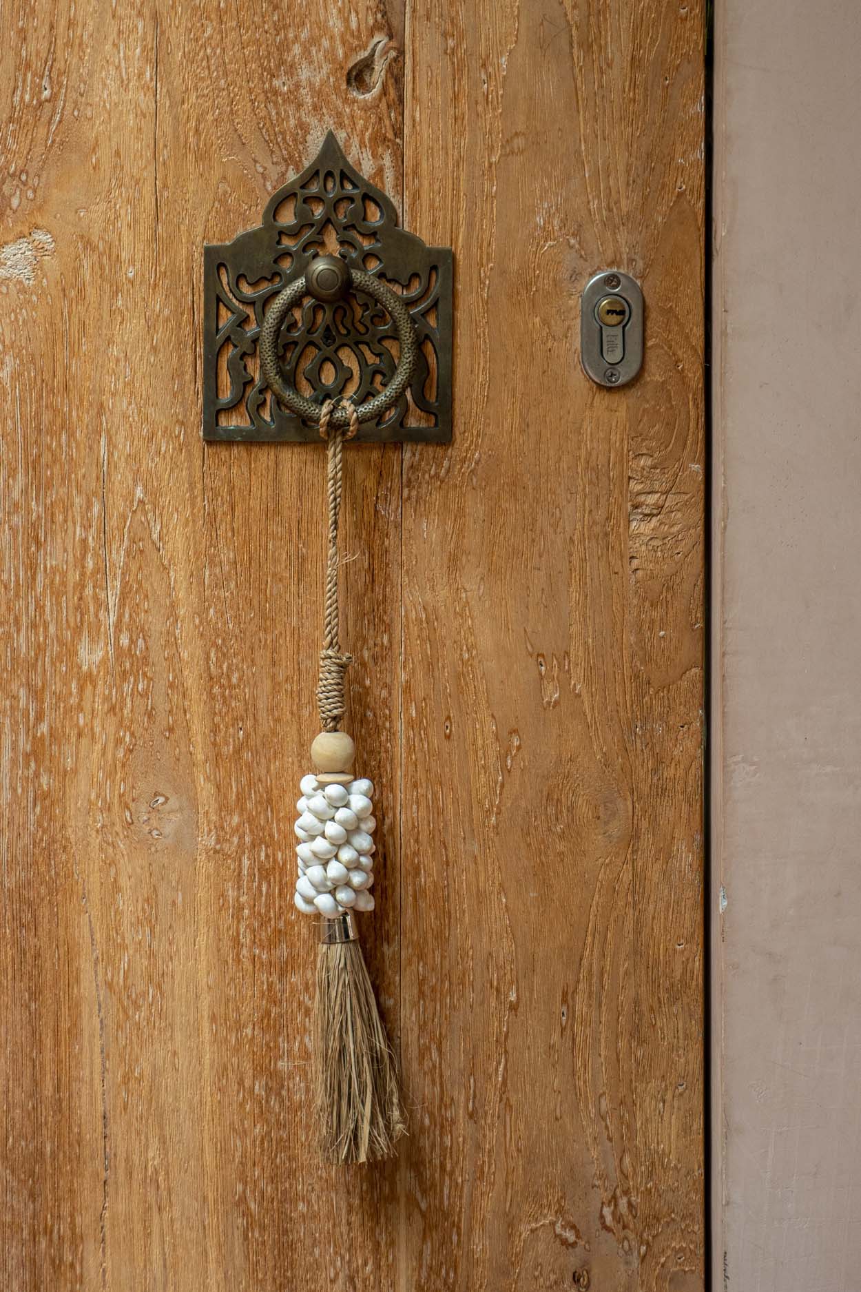 Bazar Bizar De Cowrie en Raffia Hangdecoratie