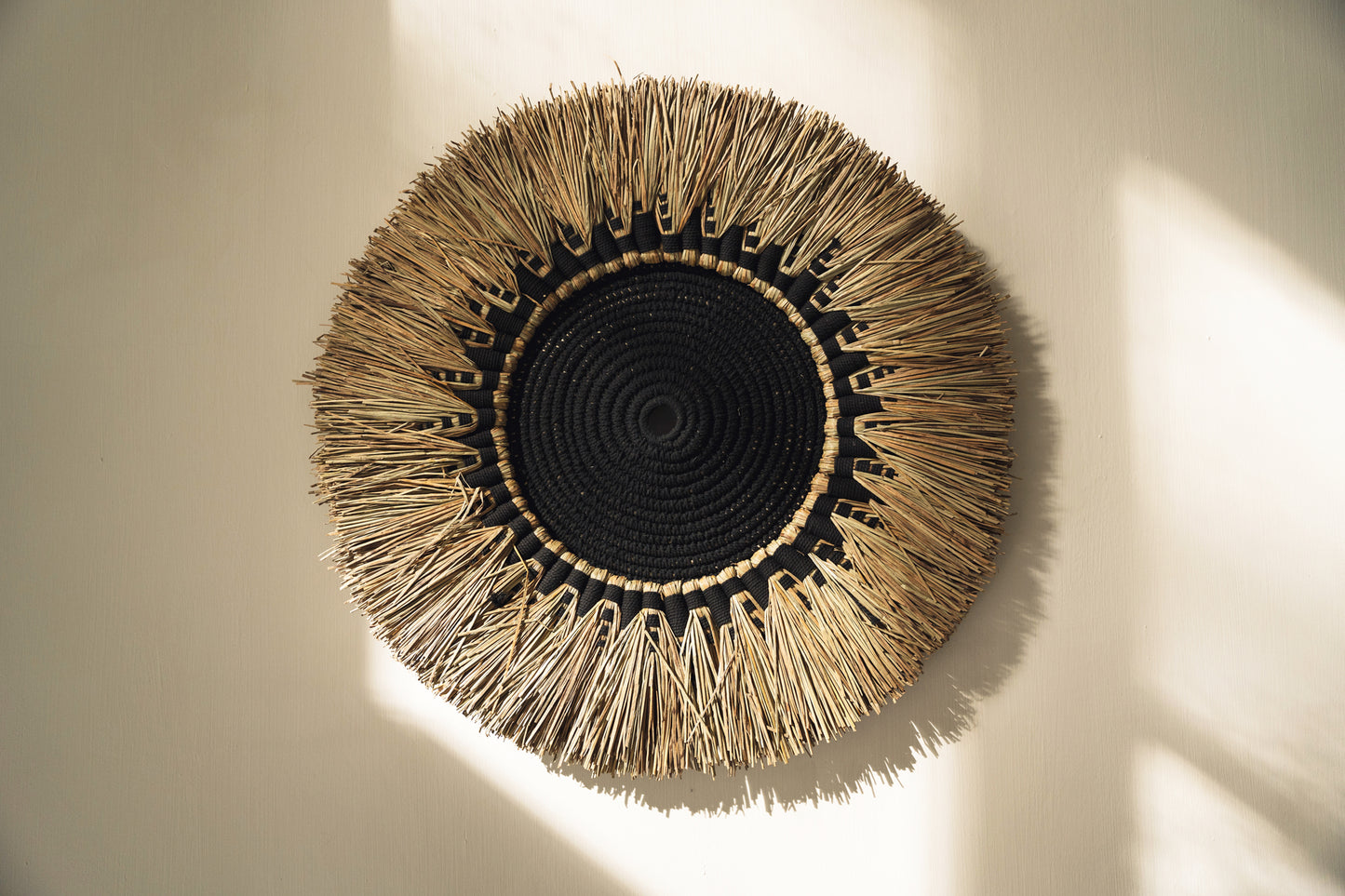 Bazar Bizar De Raffia Macrame Muurdecoratie - Naturel Zwart