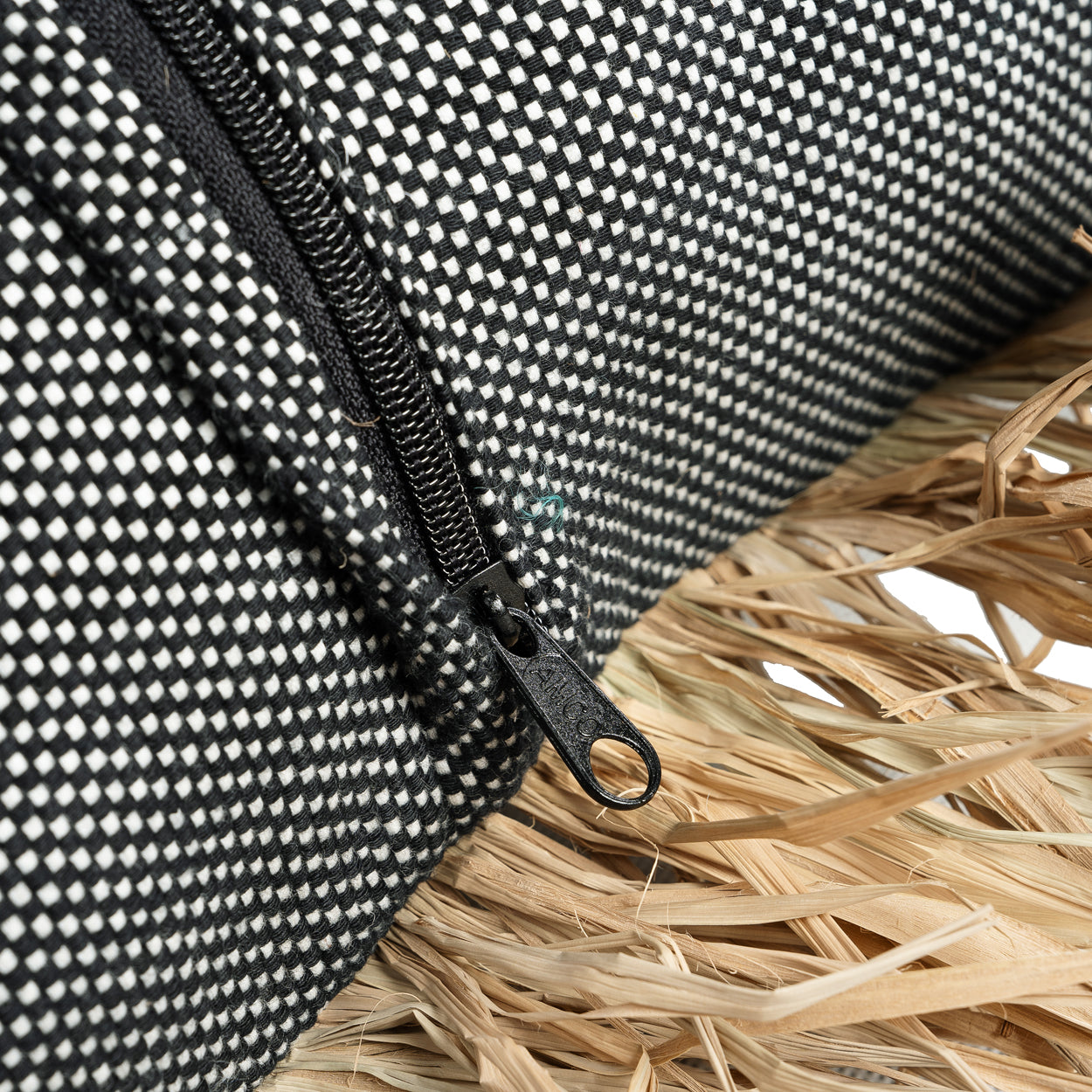 Bazar Bizar De Cotton Bonita Kussenhoes - Zwart Naturel - 30x50