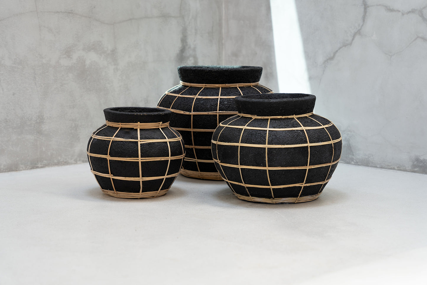 Bazar Bizar - De Belly Vaas - Zwart Naturel - M