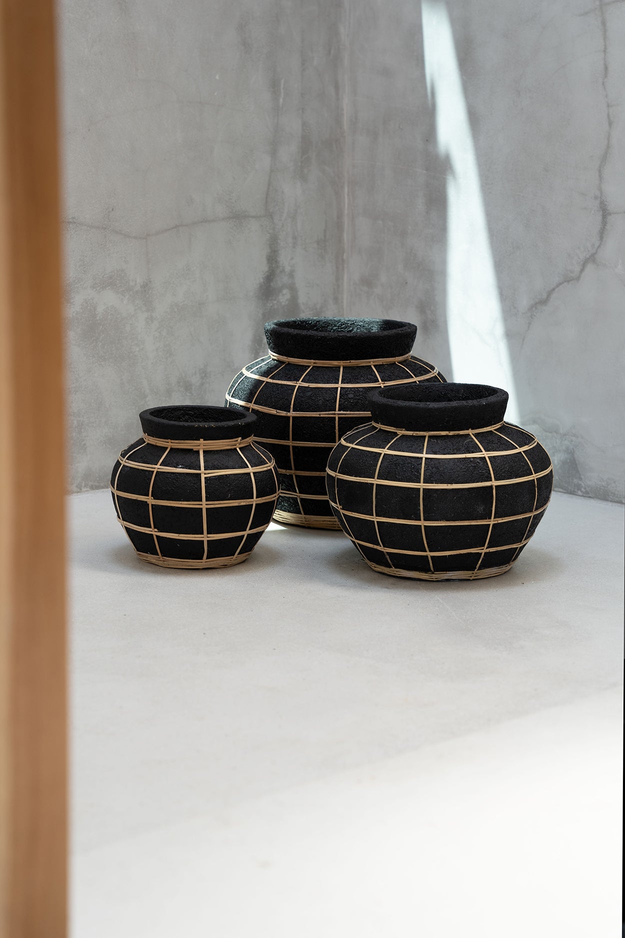 Bazar Bizar - De Belly Vaas - Zwart Naturel - M