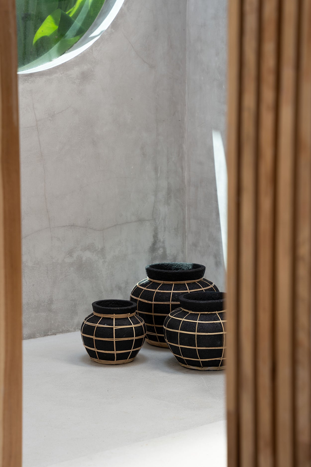Bazar Bizar - De Belly Vaas - Zwart Naturel - M