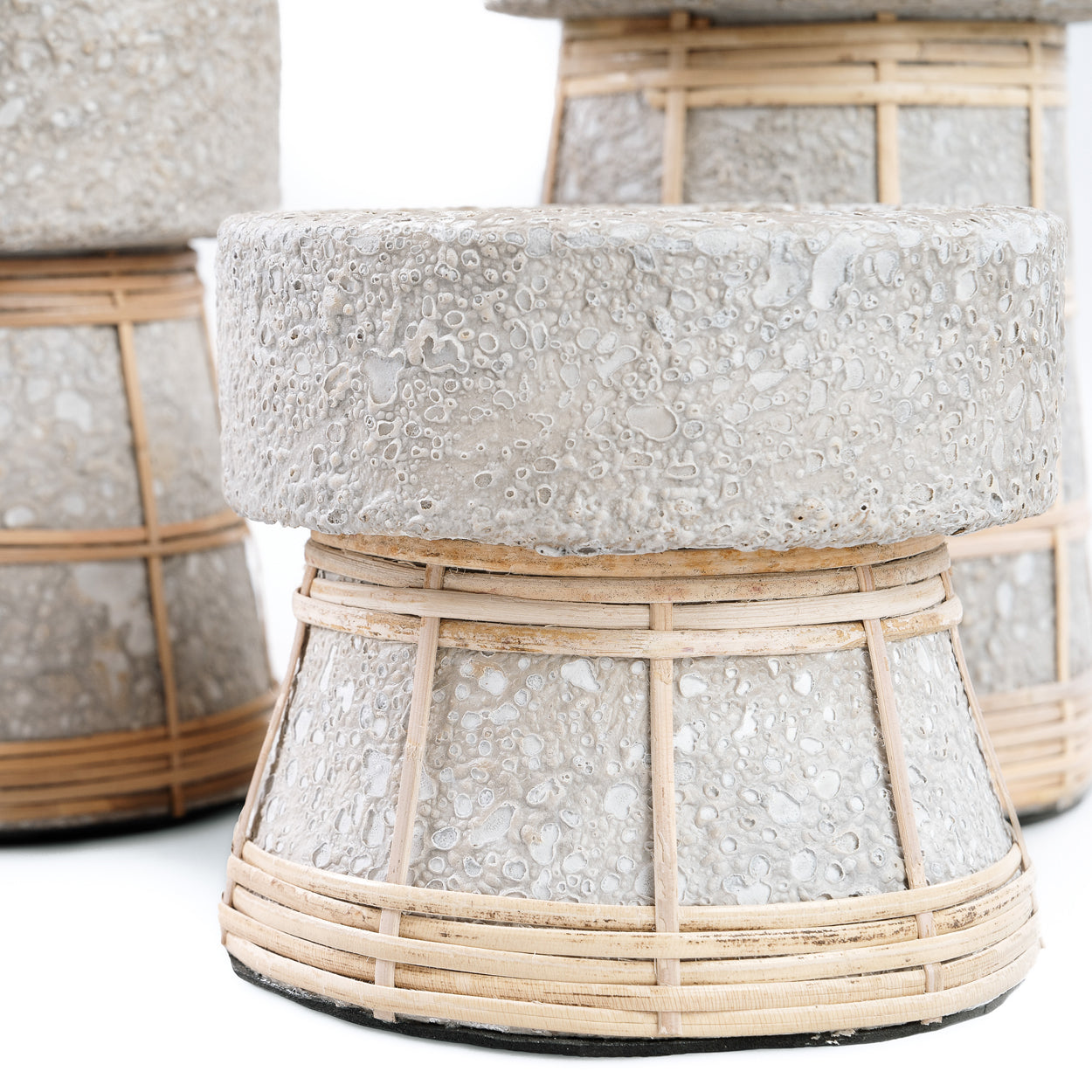 Bazar Bizar De Serene Kaarsenhouder - Betongrijs Naturel - M