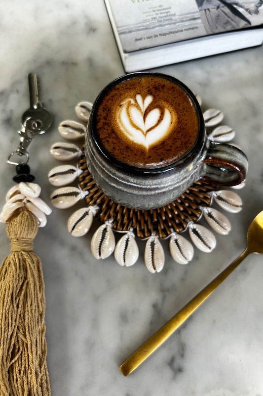Bazar Bizar De Cowrie Tassel Sleutelhanger - Mokka