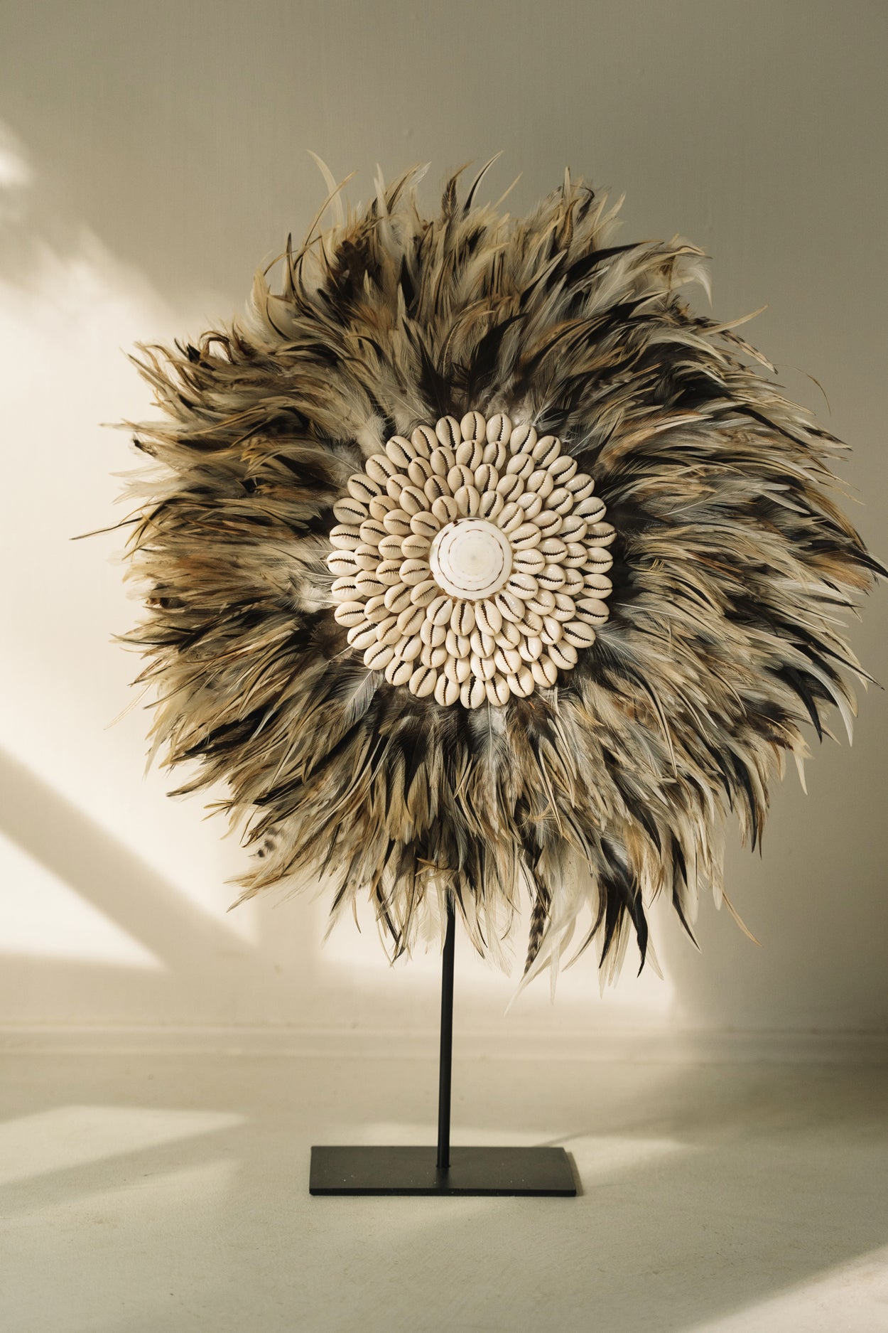 Bazar Bizar De Coastal Juju op Stand - Grijs Bruin