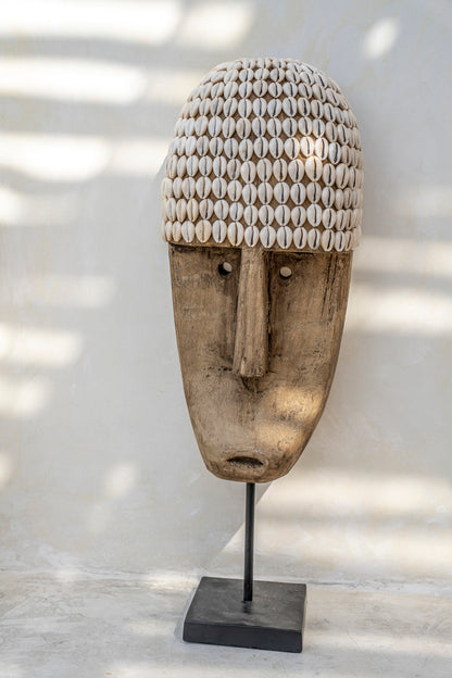 Bazar Bizar Het Cowrie Masker on Stand - Large