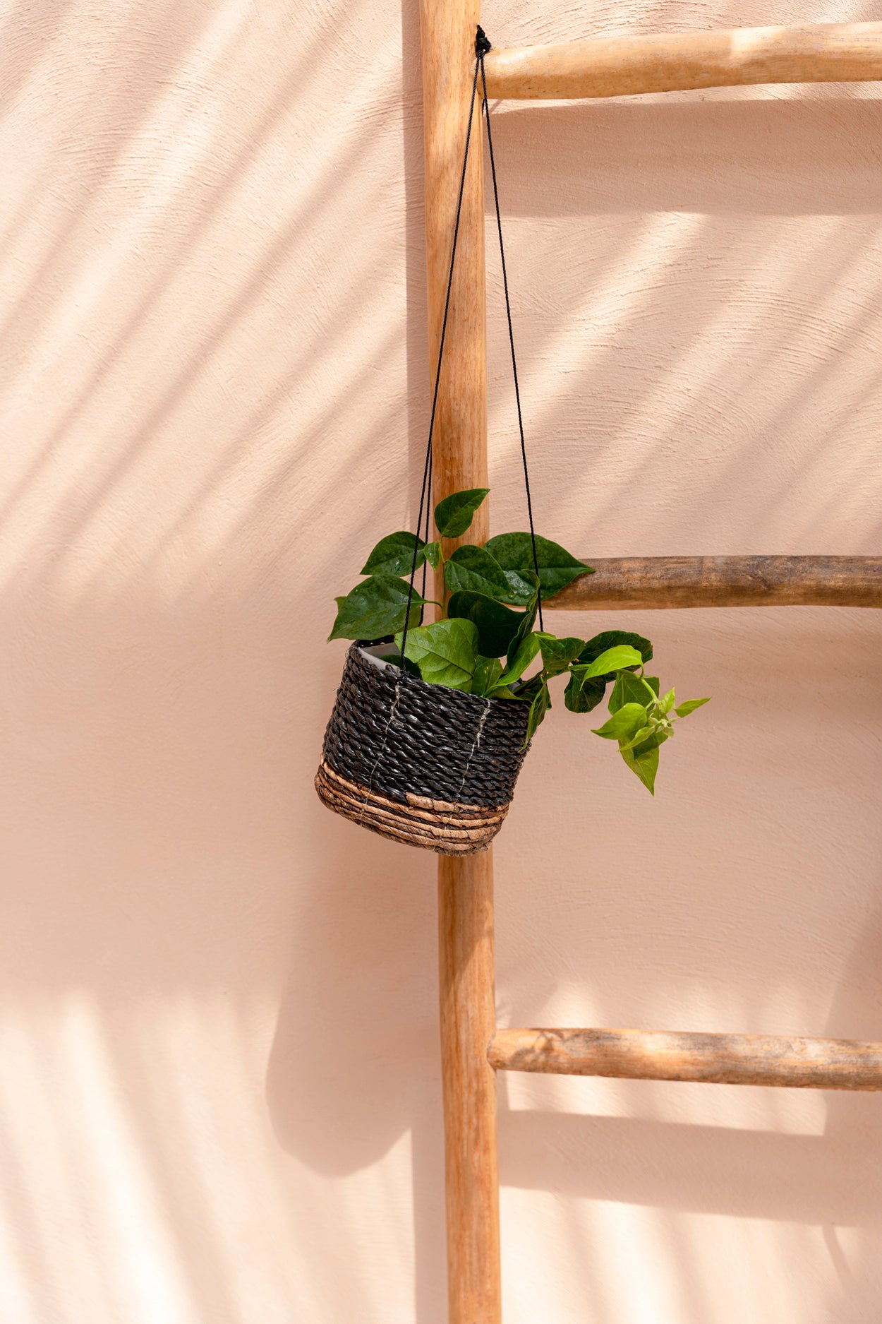 Bazar Bizar - De Banana Leaf Planthanger - Naturel Zwart