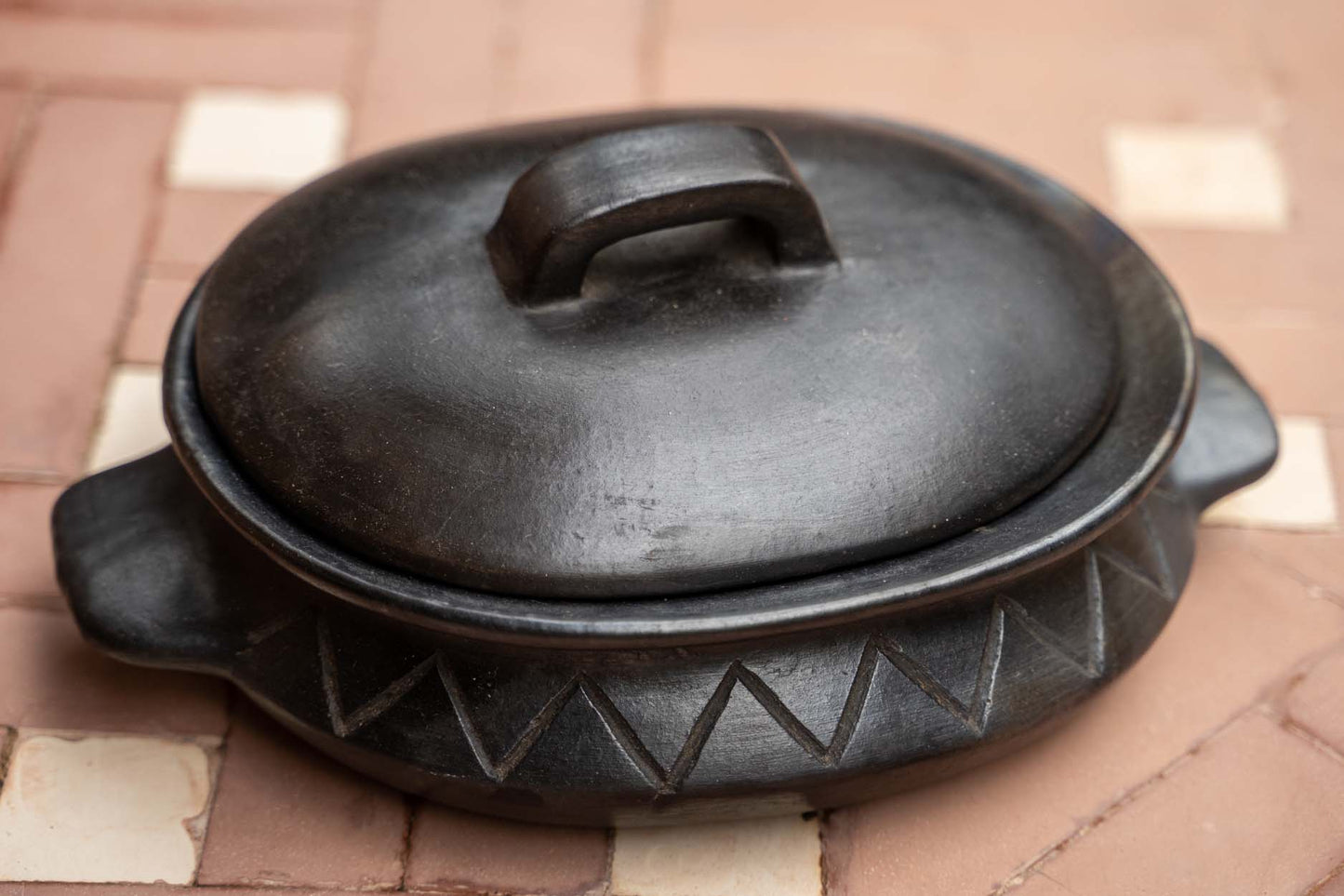 Bazar Bizar De Burned Ovale Pot Met Patroon En Handvaten - Zwart